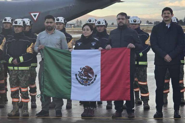Delegación mexicana llega a Los Ángeles para apoyar en el combate de incendios forestales