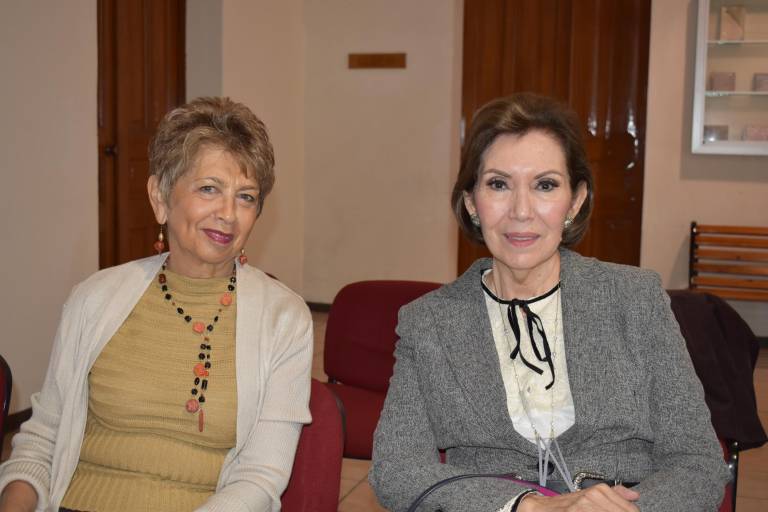 Disfrutan del talento musical del guitarrista Massimo Gatta