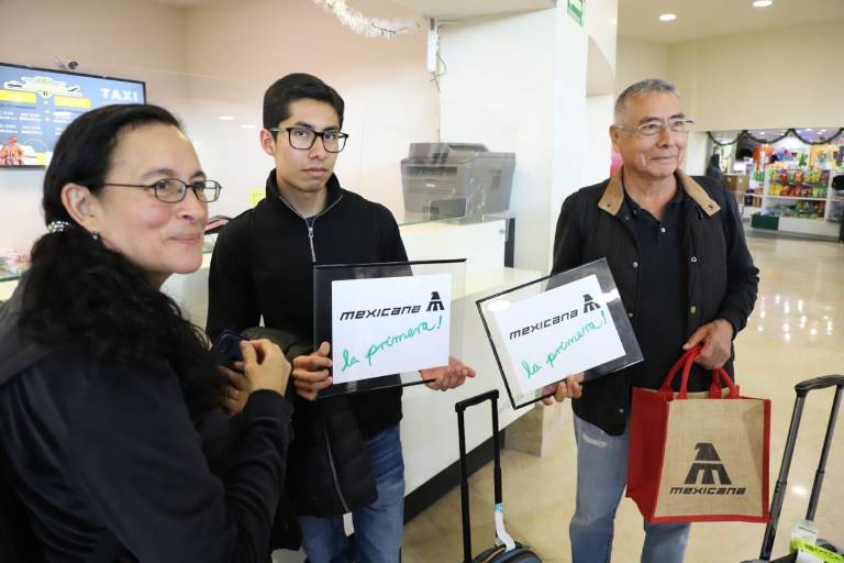 Llega a Mazatlán el primer vuelo de Mexicana con más de una hora de retraso
