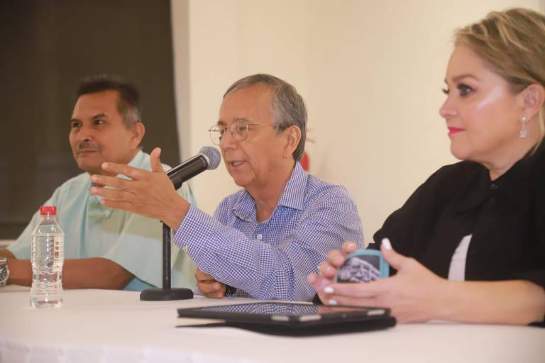 Presentan ‘La vida cotidiana de Fran’, libro de Arturo Santamaría Gómez y su hija Alessandra