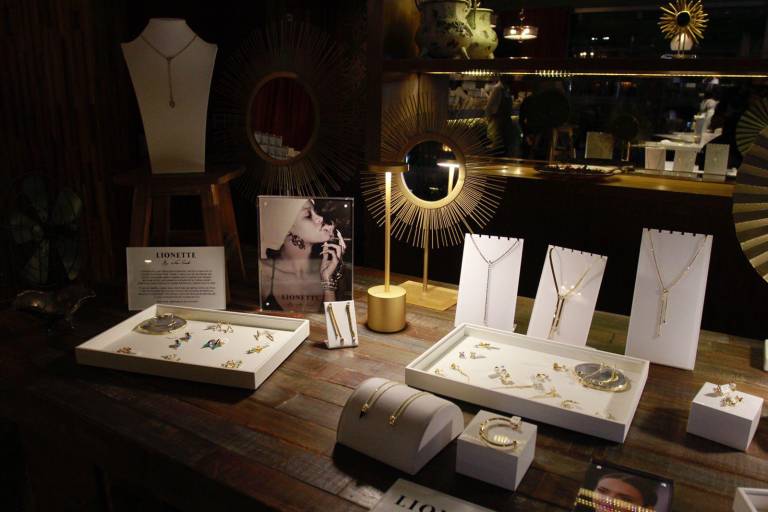Presentan Alyona Jewelry en Restaurante Cayenna