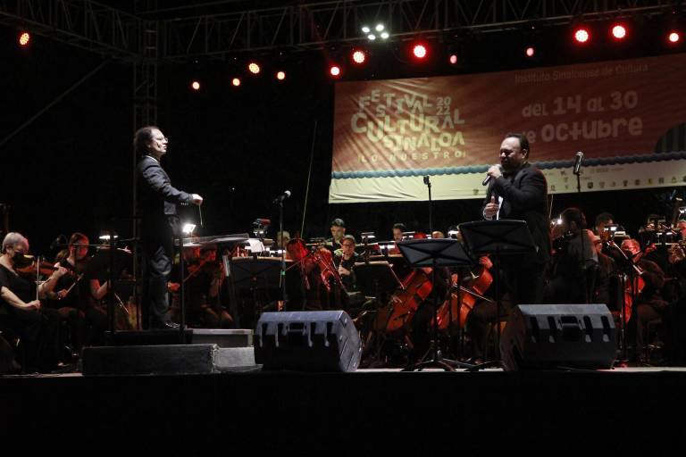 Familias enteras viven una gran fiesta sinaloense