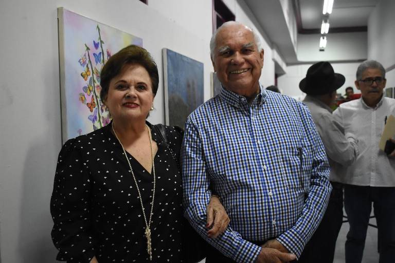 Admiran sinaloenses el Color de Colombia en muestra pictórica