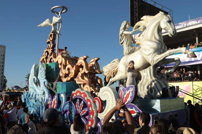 Aitana, la ‘Reinita’ viral del Carnaval de Mazatlán, lista para desfilar