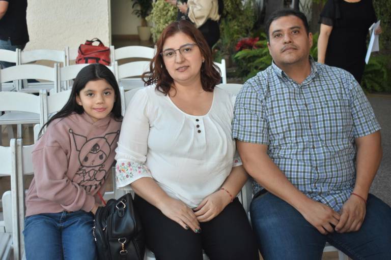 Egresa nueva generación de especialistas en Gerontología y Autismo