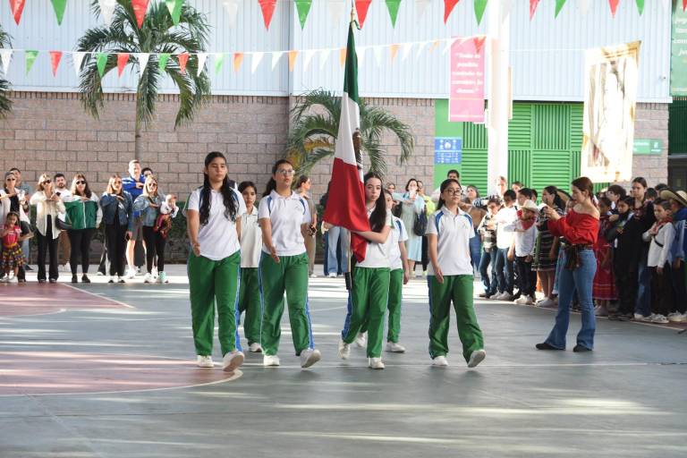 Celebran alumnos del Senda la Revolución Mexicana