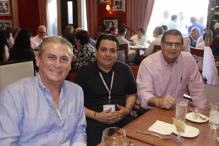 Realizan primer encuentro de egresados del IPADE