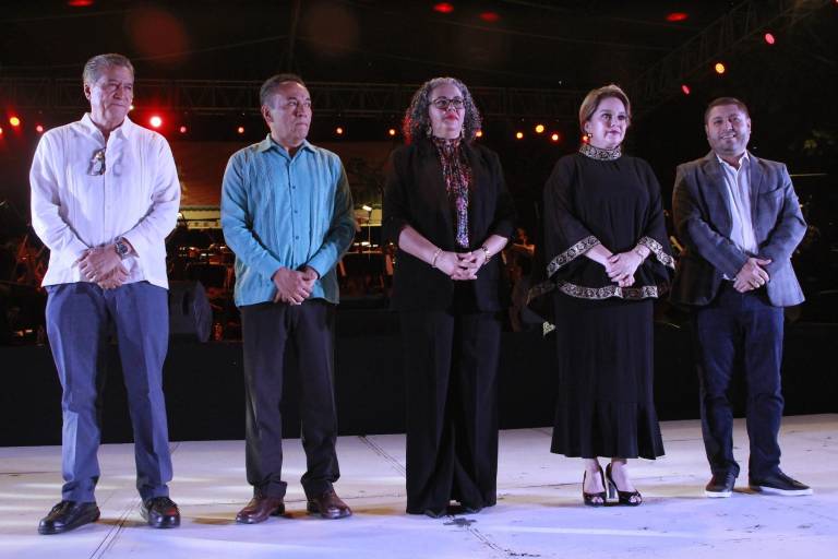 Familias enteras viven una gran fiesta sinaloense