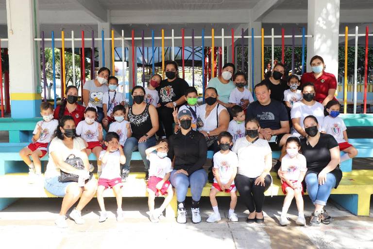 Alumnos de preescolar del ICO conviven con sus papás jugando