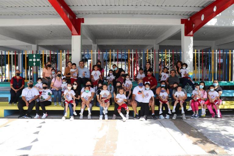 Alumnos de preescolar del ICO conviven con sus papás jugando