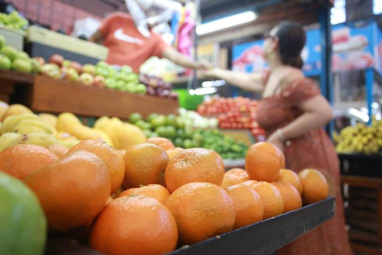 Registra el kilo de mandarina un alza de hasta $100 en mercado de Mazatlán