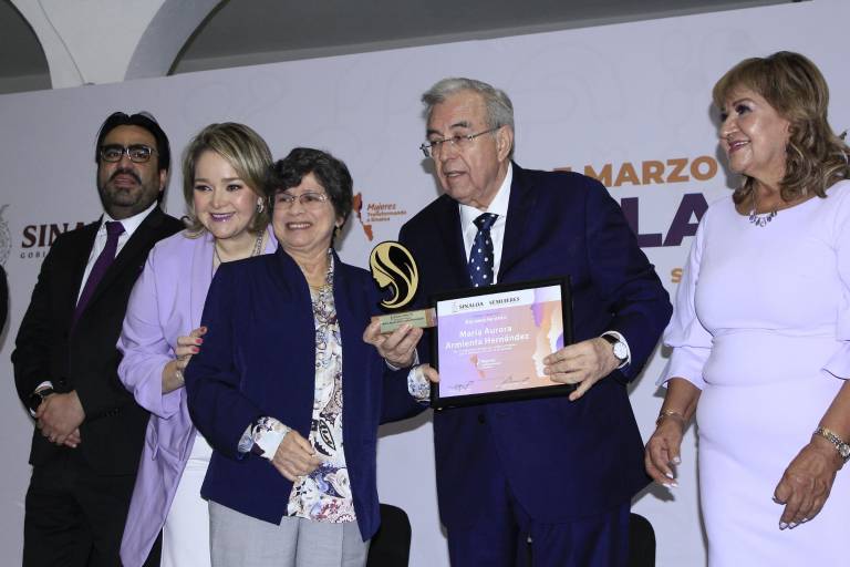 Reconocen a 46 mujeres sinaloenses por su contribución y legado a la sociedad