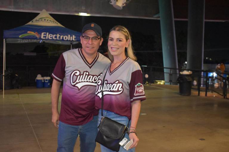 Festejan sinaloenses el inicio de la Temporada de Beisbol 2023-2024