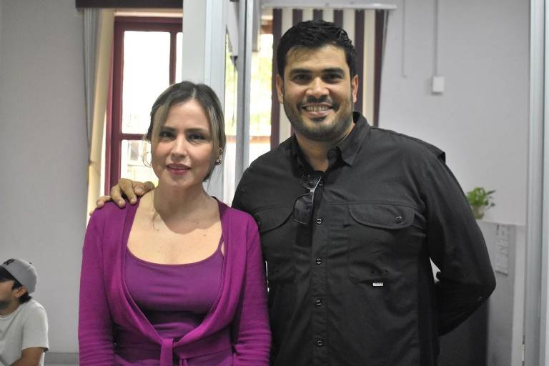 Admiran sinaloenses el Color de Colombia en muestra pictórica