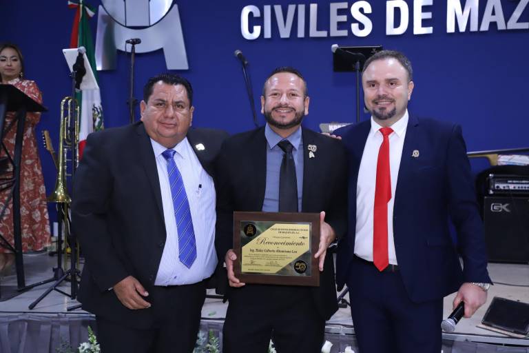 Asume presidencia de Colegio de Ingenieros Civiles