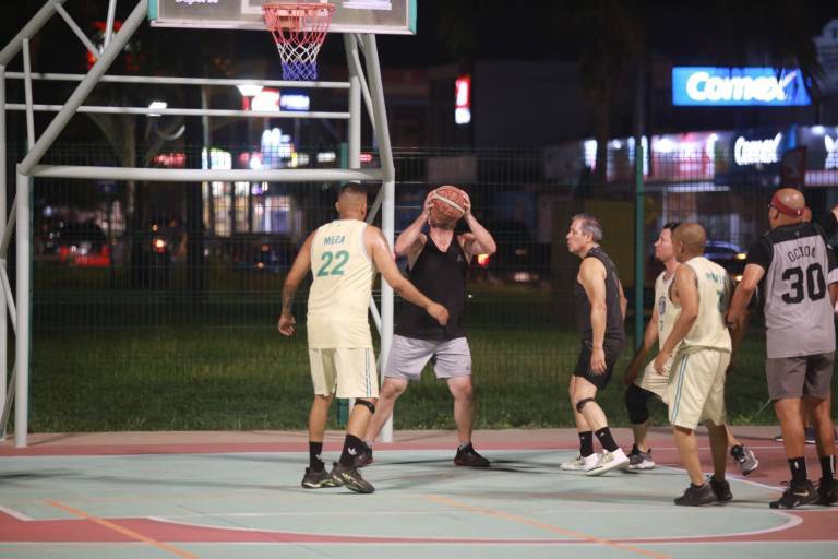 Chuckys Boys domina a su rival en Baloncesto del Parque Lineal