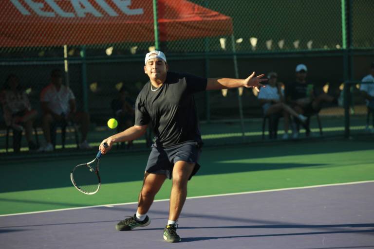 Suman tenistas valiosos triunfos en Copa Amstel Ultra