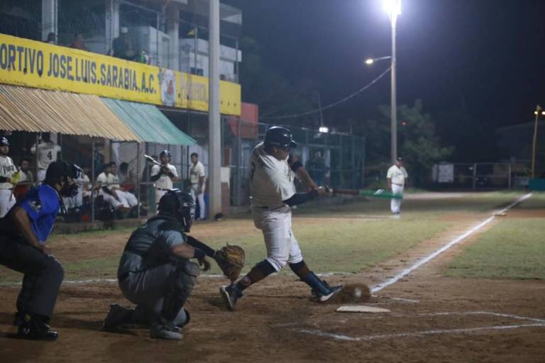 Pollería Catalina pierde invicto en Liga Clase Abierta