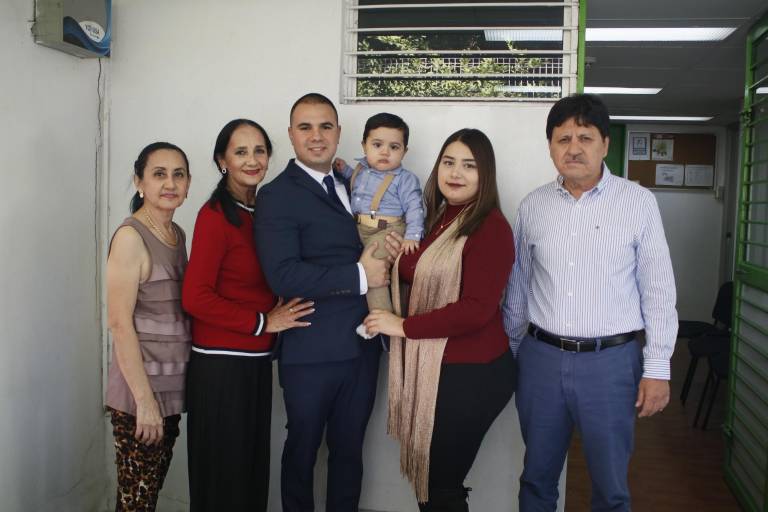 Obtienen grado de Maestros