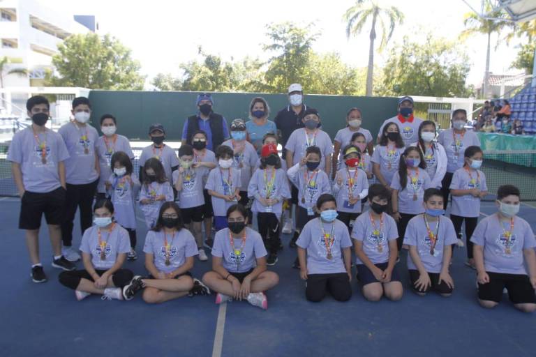 Premian a ganadores del Torneo de Tenis Bajo Techo Mazatlán Open 2021