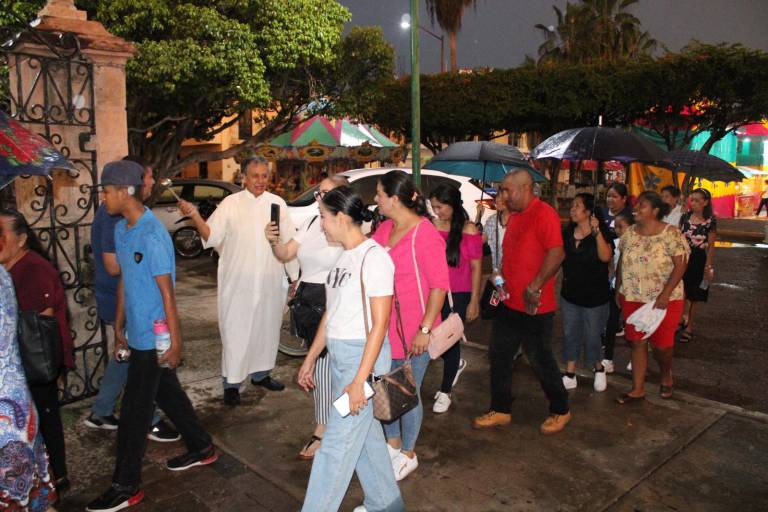 Párroco llama a la autoridad a reubicar la feria durante la solemnidad de la Virgen del Rosario