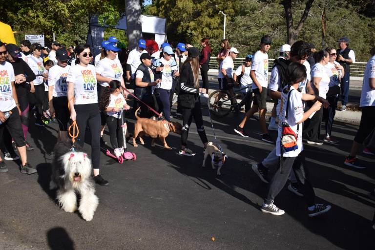 Salen sinaloenses a correr para ayudar a quien más lo necesita