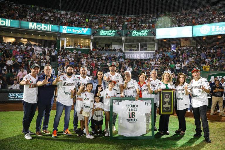 Leones de Yucatán retira número de Óliver Pérez