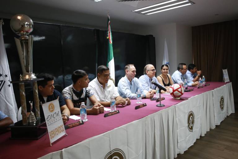 Almacén FC y Mantenimiento FC vuelven a chocar por el título del Intramuros de El Cid
