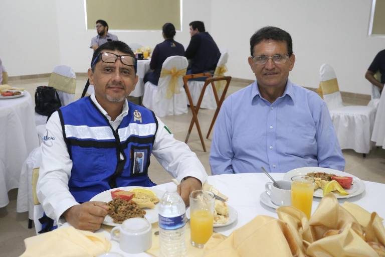 Celebran con un desayuno el Día del Ingeniero en Mazatlán