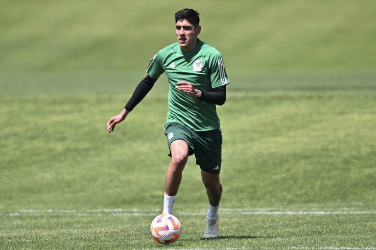 Edson Álvarez entrena por separado en el Tri