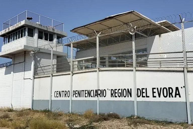 Hombre asesinado abandonado en funeraria en Sinaloa de Leyva, estaba prófugo desde enero