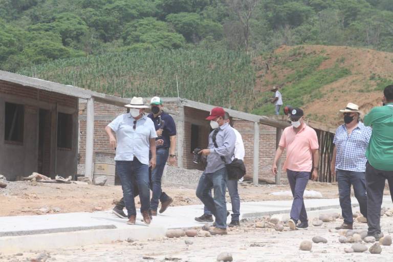 Quirino supervisa construcción de Nuevo Santa María, el nuevo poblado de Sinaloa