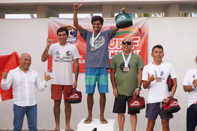 Surfistas sinaloenses sobresalen en Nacional, celebrado en Ixtapa