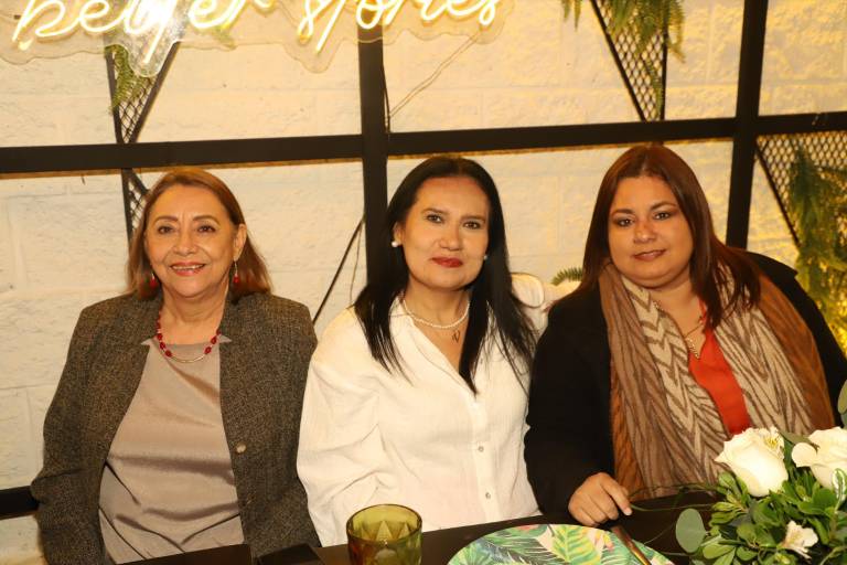 Ámbar Marbella Chicuate se despide de su soltería