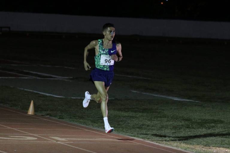 José Luis Santana impone en Mazatlán segunda mejor marca en la historia del atletismo mexicano