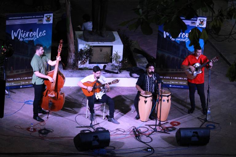 Disfrutan de una noche de romance con el Cuarteto Perla