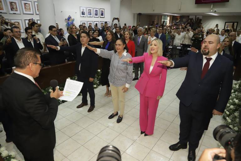 Rinde Estrella Palacios protesta como Presidenta Municipal de Mazatlán