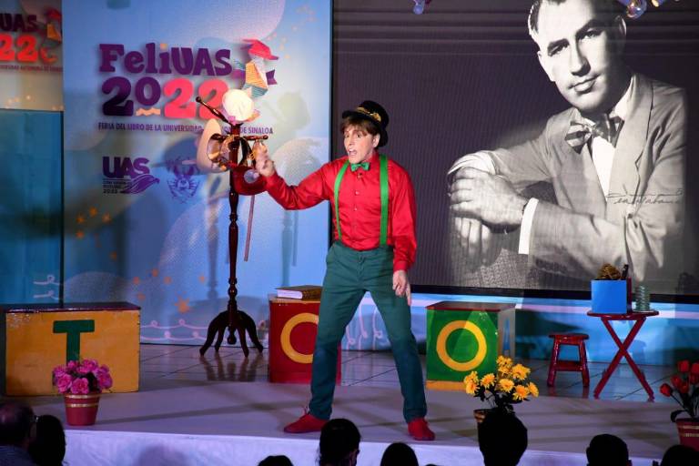 Comparte Mario Iván Martínez la magia de Cri-Cri en la FeliUAS