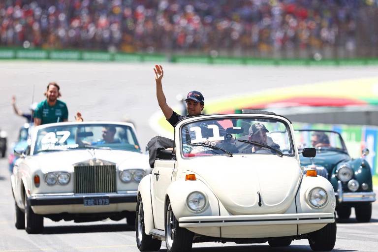 Prensa internacional tacha a Max Verstappen de ‘egoísta’ tras negar apoyo a ‘Checo’ Pérez