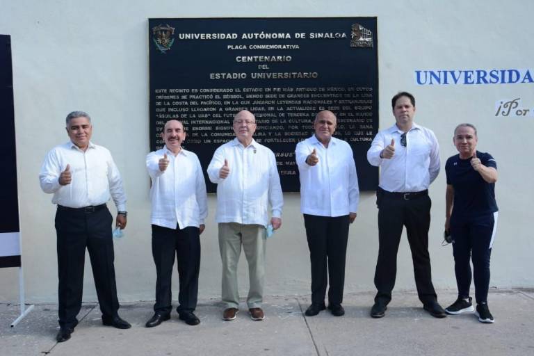Coloca UAS placa conmemorativa de los 100 años del Estadio Universitario