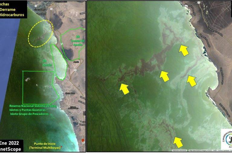 $!Imagen satelital del derrame de petróleo en la costa central de Perú elaborada por @amazonacca. El registro es del 18 de enero y las flechas apuntan a las manchas de petróleo en el mar.