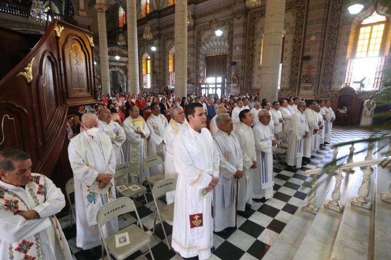Sacerdotes confirman su fe en Cristo en la Misa Crismal