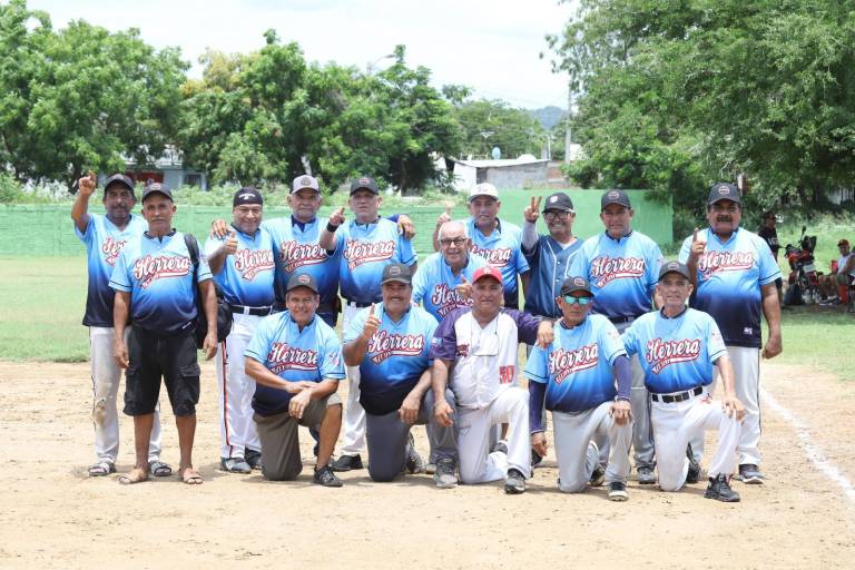 Familia Herrera termina la tarea y es el nuevo campeón de la Liga 60 y Más del Polluelos