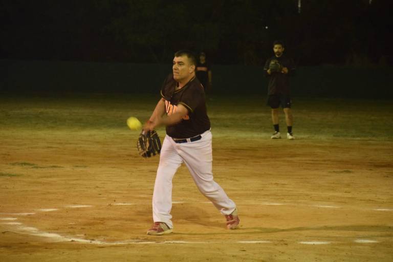 Toros lleva paso perfecto en la Liga de Softbol Municipal
