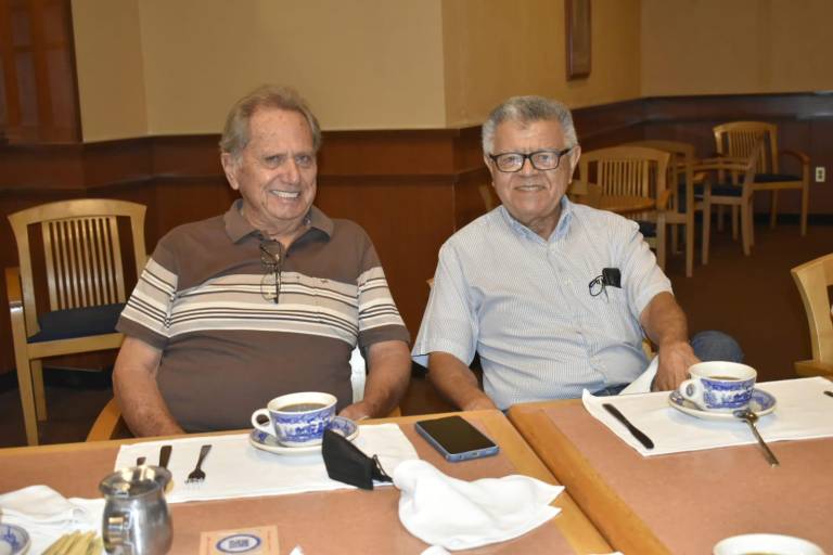 El grupo de amigos de la Prevocacional convive en un desayuno