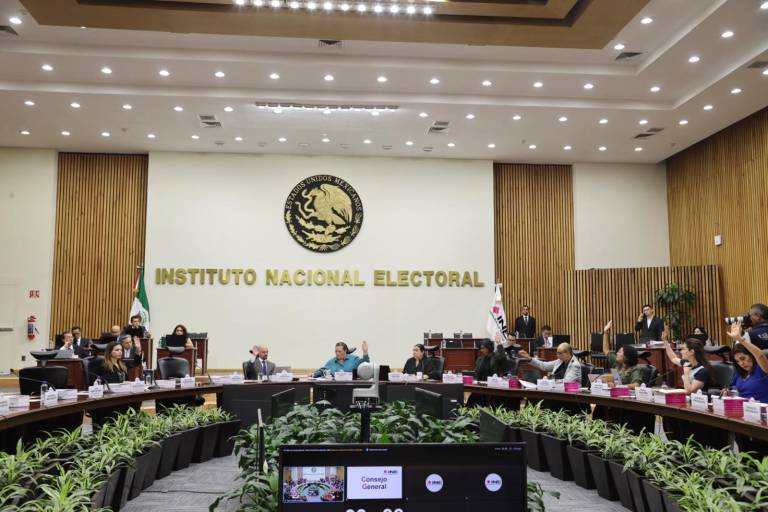 Por elección judicial, el INE pide mil millones de pesos para pagar a su personal un bono por carga de trabajo