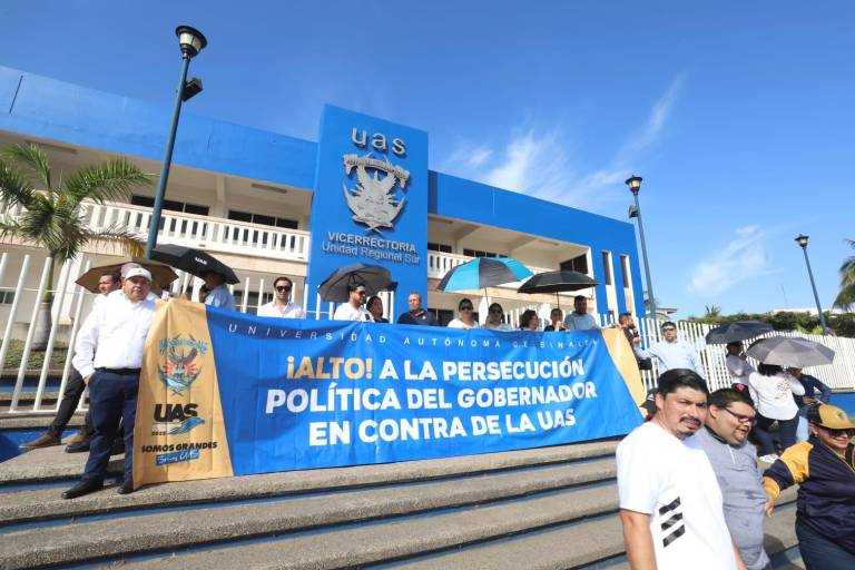 Manifestantes de la UAS bloquean la Ejército Mexicano en Mazatlán, pero genera caos vial en toda la zona