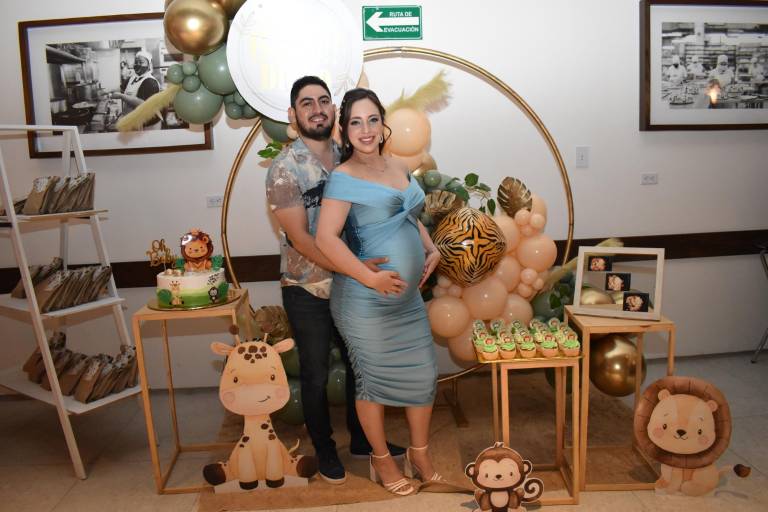 Carolina y Francisco celebran que serán papás de Diego