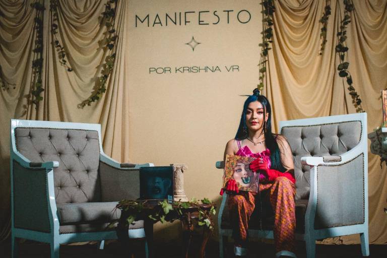 Comparte Krishna Valdez su dualidad en ‘Manifesto’, su primer libro de arte