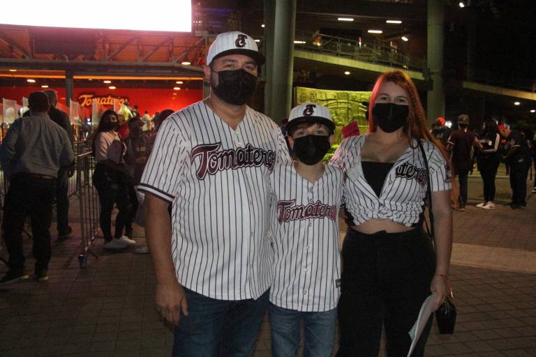 En la casa guinda se vive la pasión del beisbol en la Serie Final